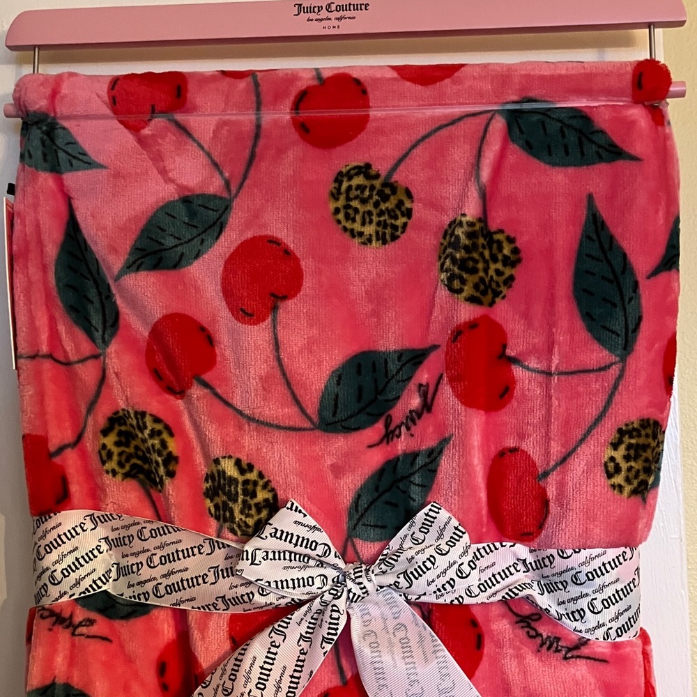 🍒Juicy Couture oversized soft plush throw blanket NWT - Picture 7 of 13